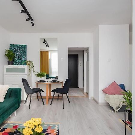 Specious City Center Studio With Park View Varšava Exteriér fotografie